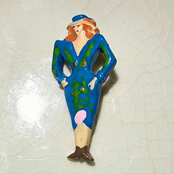 Vintage 1980s powersuit Buxom shoulderpadded lady brooch, figurative brooch pin - Picture 3 of 6
